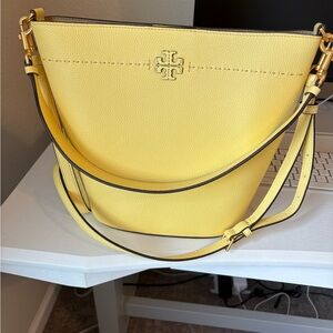NWOT Tory Burch McGraw yellow bucket bag.